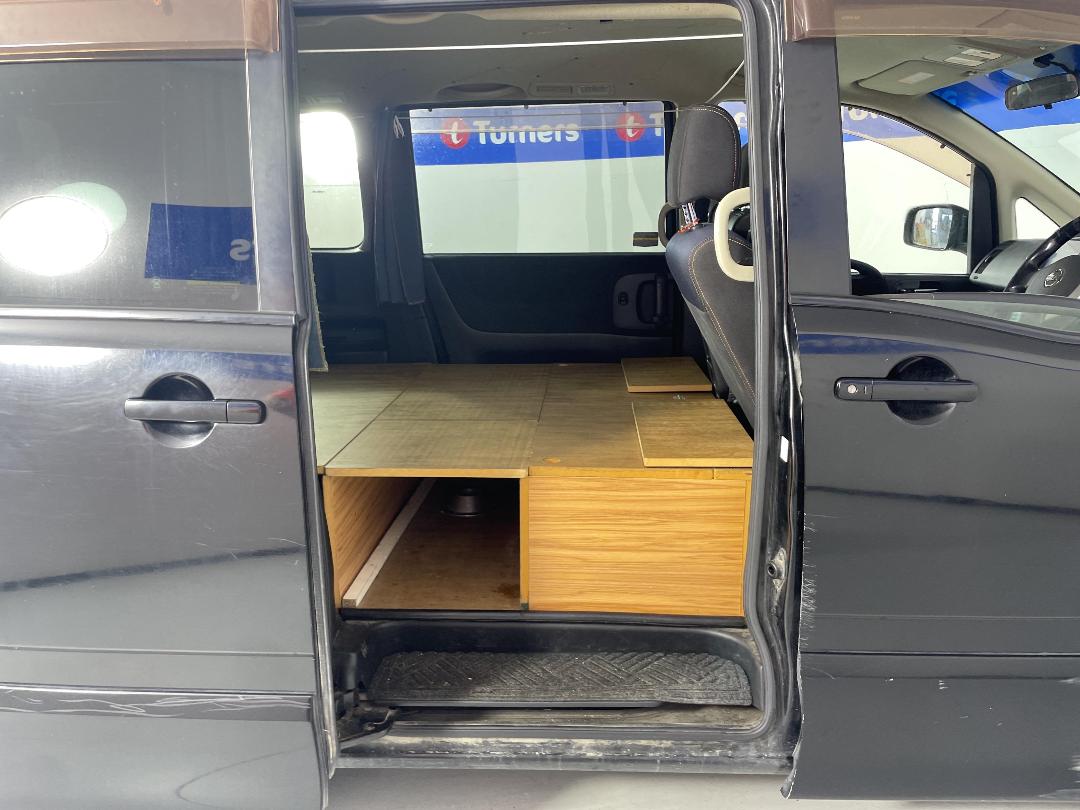 Photo '17' of Nissan Serena