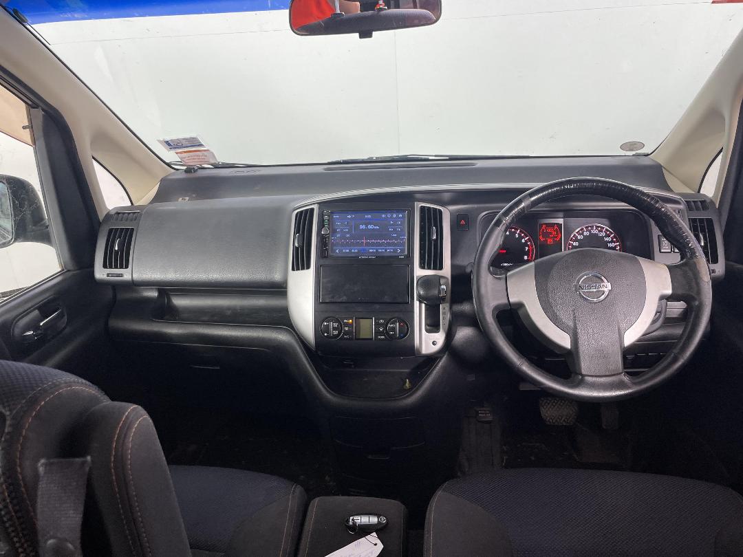 Photo '15' of Nissan Serena