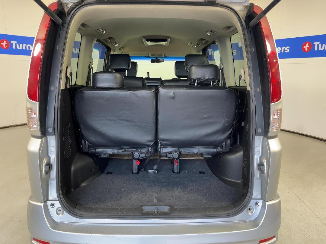 Photo '14' of Nissan Serena