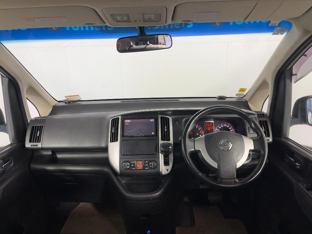 Photo '17' of Nissan Serena