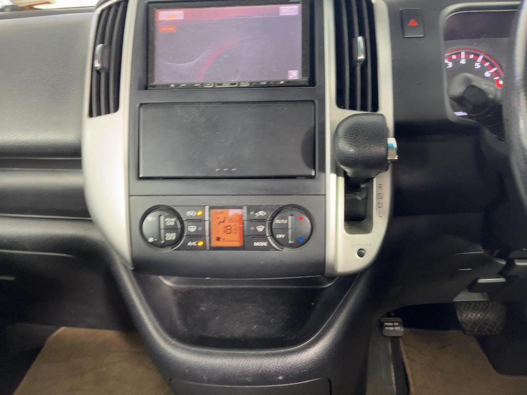 Photo '18' of Nissan Serena