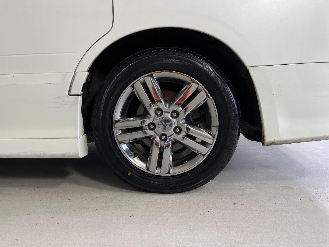 Photo '11' of Nissan Serena