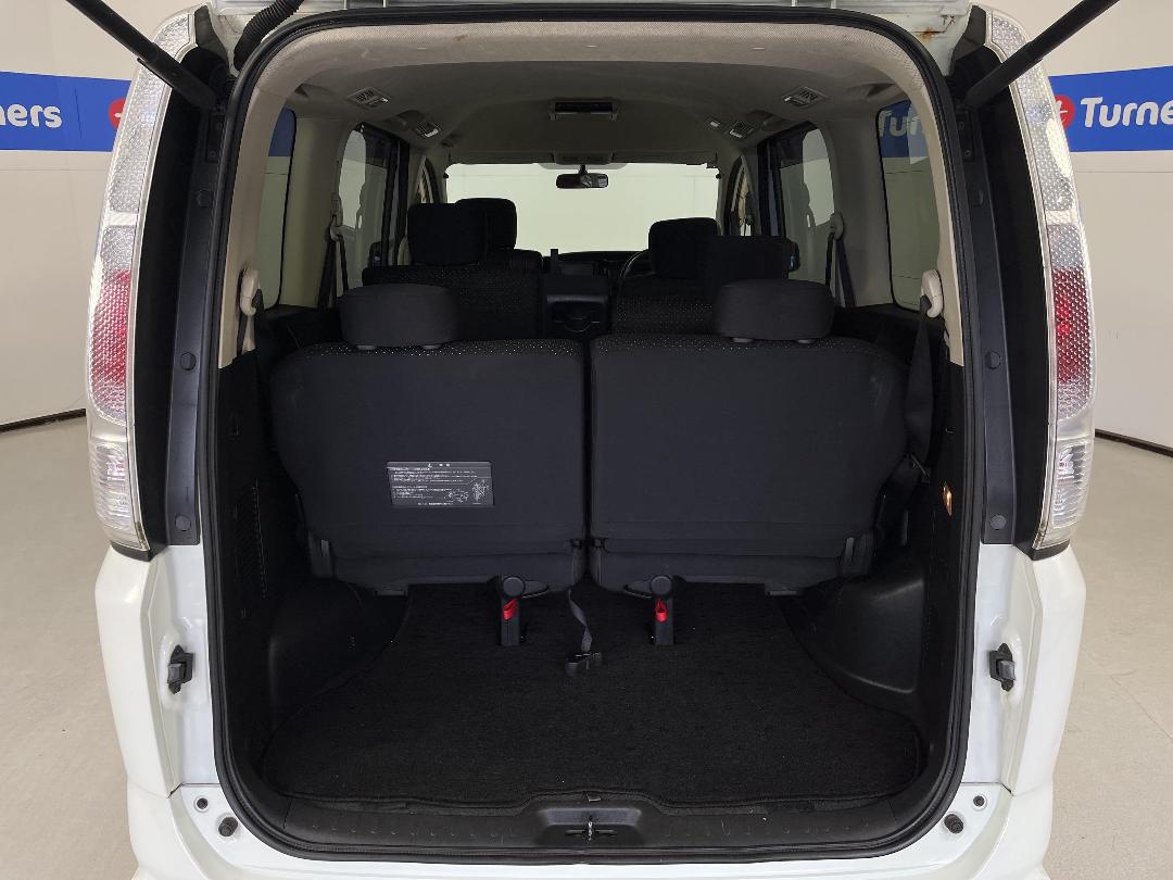 Photo '14' of Nissan Serena