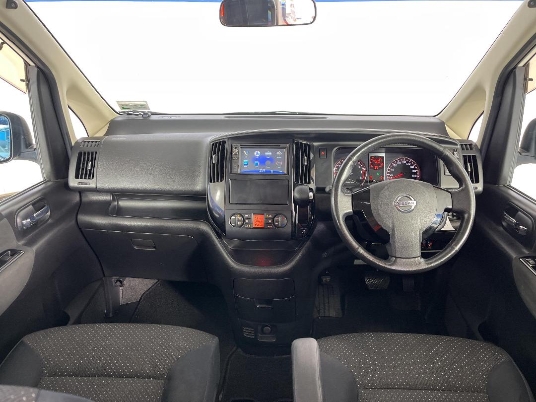 Photo '17' of Nissan Serena