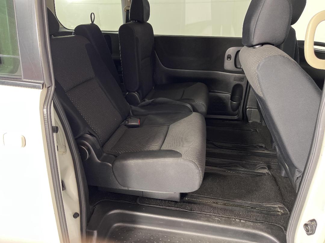 Photo '20' of Nissan Serena