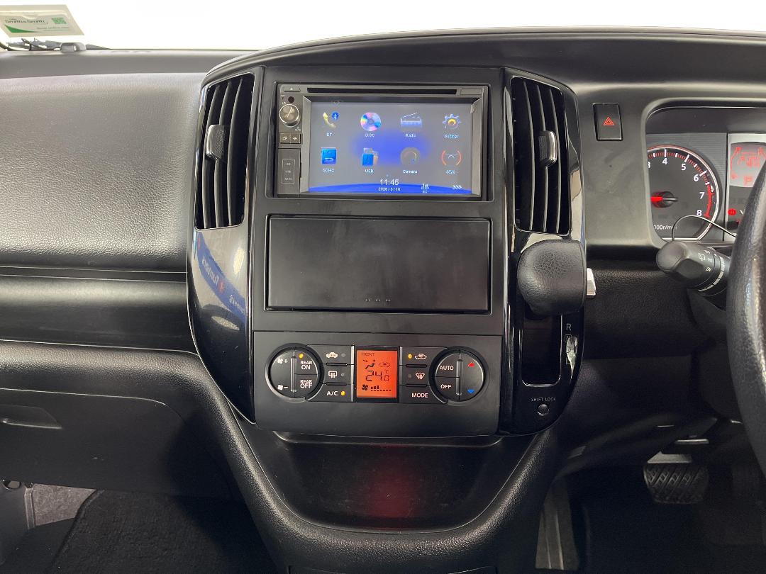 Photo '18' of Nissan Serena