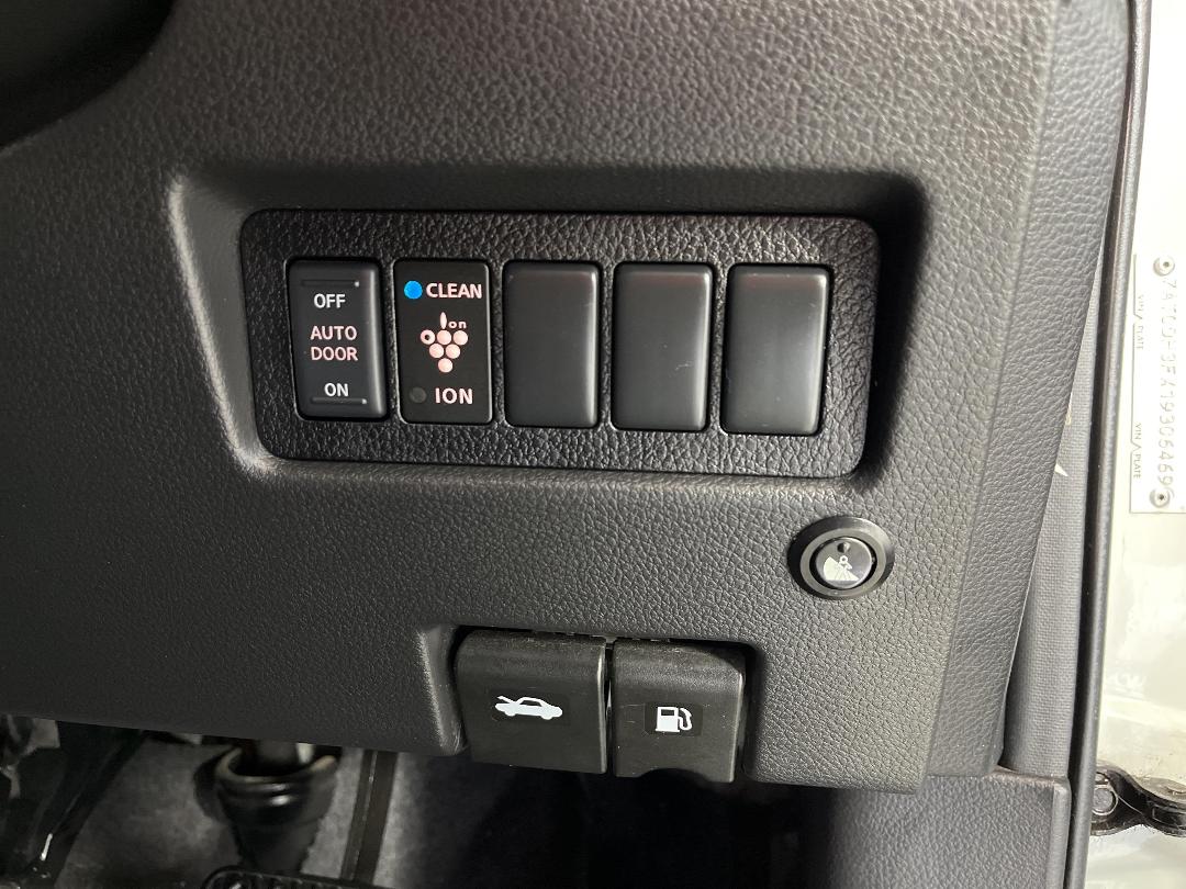 Photo '27' of Nissan Serena