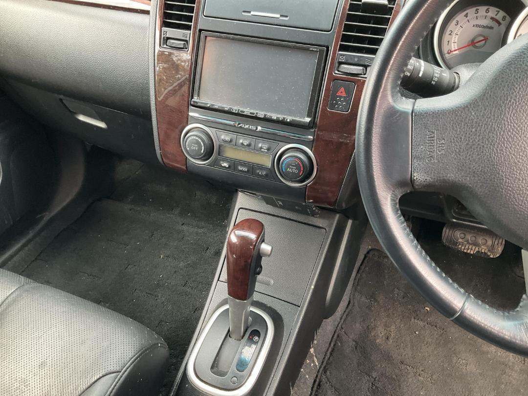 Photo '10' of Nissan Tiida Photo '10' of Nissan Tiida