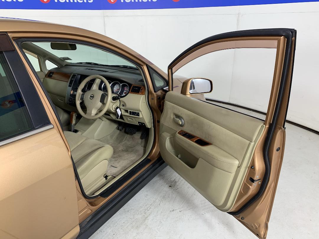 Photo '15' of Nissan Tiida Photo '15' of Nissan Tiida