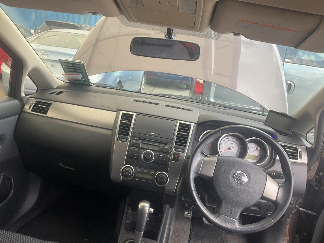 Photo '24' of Nissan Tiida