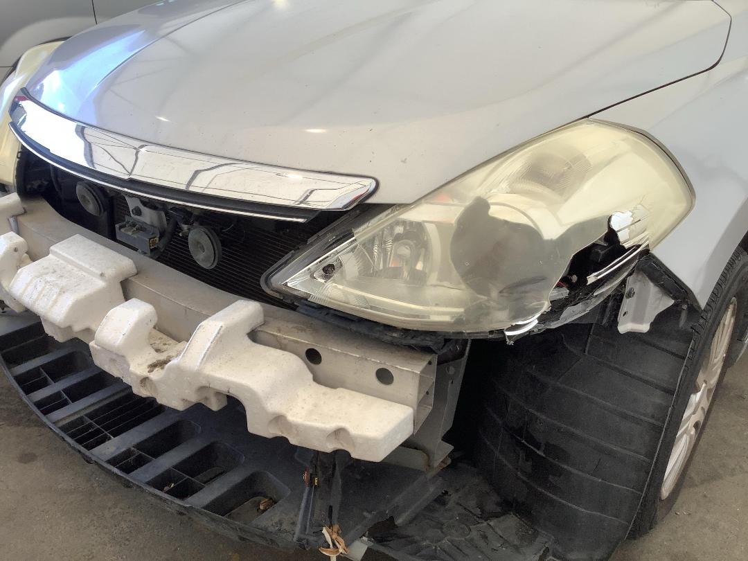 Photo '3' of Nissan Tiida Axis Photo '3' of Nissan Tiida Axis