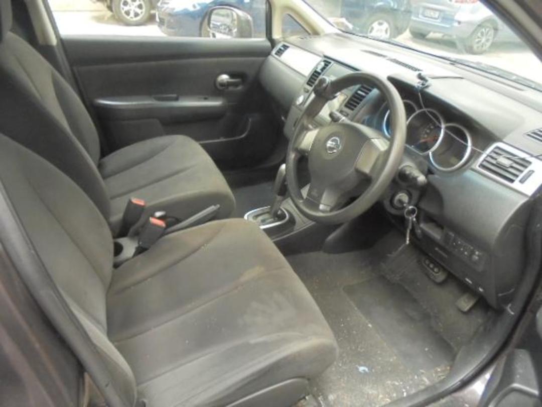 Photo '7' of Nissan Tiida ST Photo '7' of Nissan Tiida ST