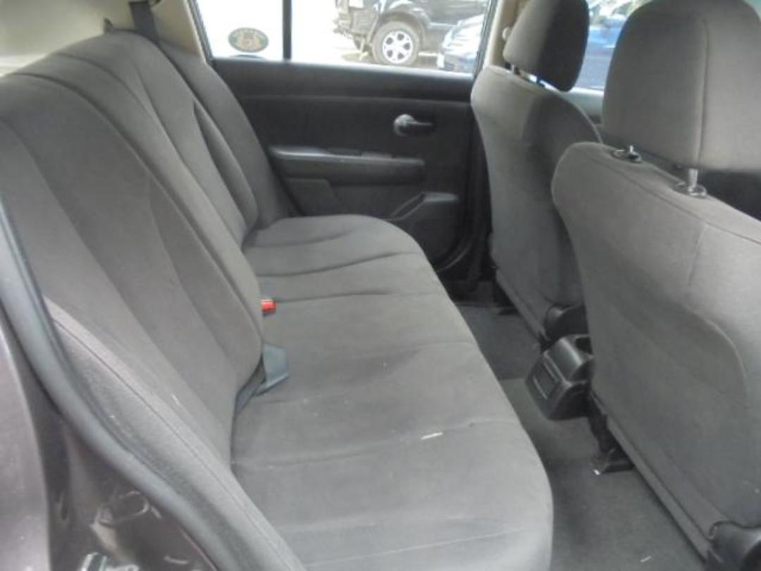 Photo '8' of Nissan Tiida ST Photo '8' of Nissan Tiida ST