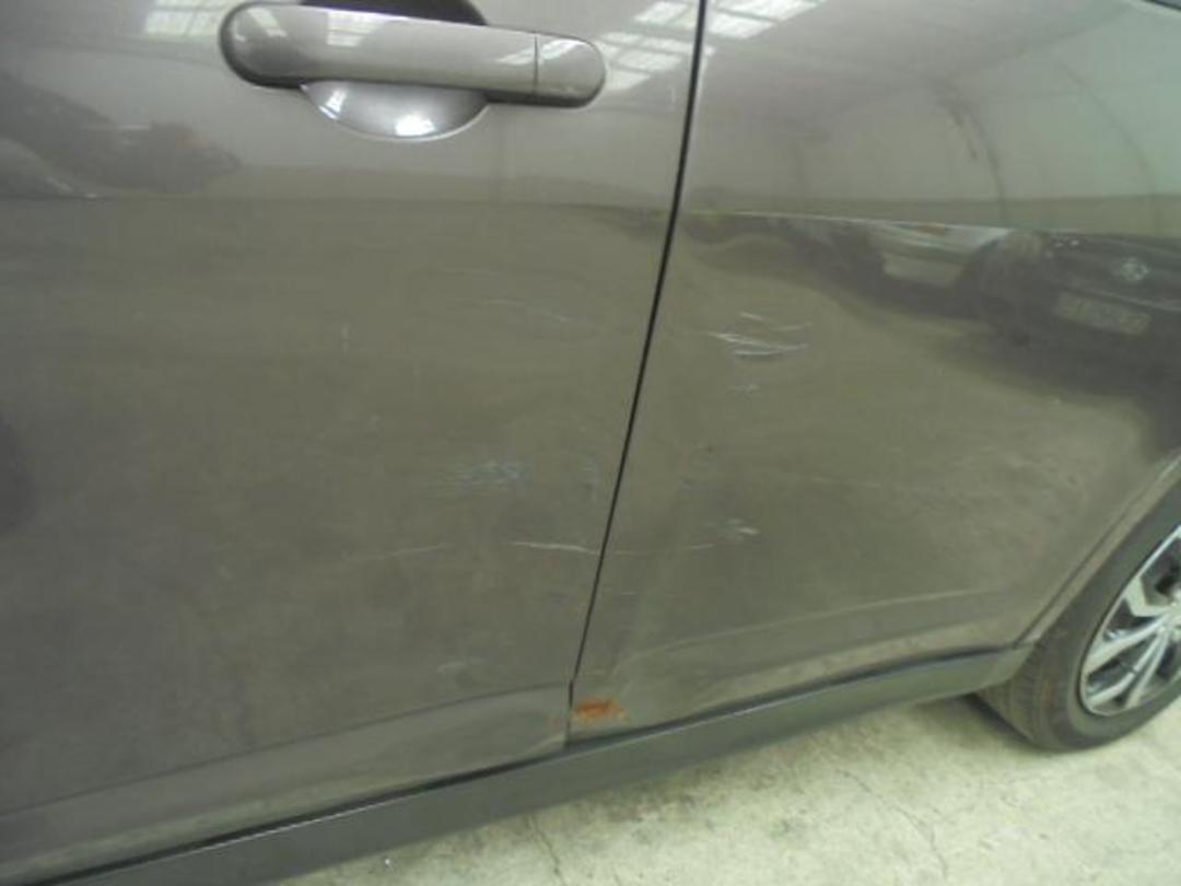 Photo '14' of Nissan Tiida ST Photo '14' of Nissan Tiida ST