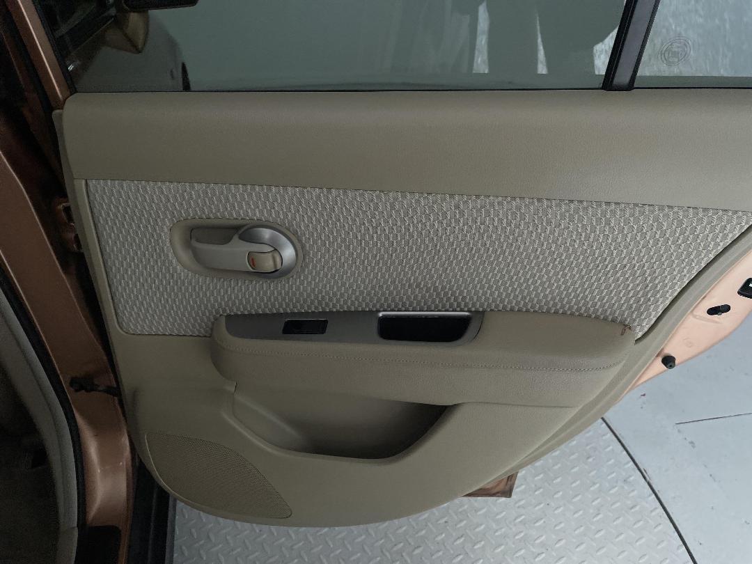 Photo '19' of Nissan Tiida