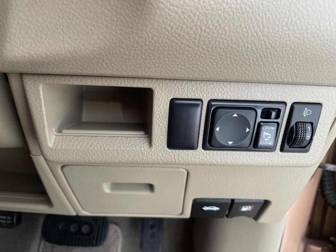 Photo '24' of Nissan Tiida