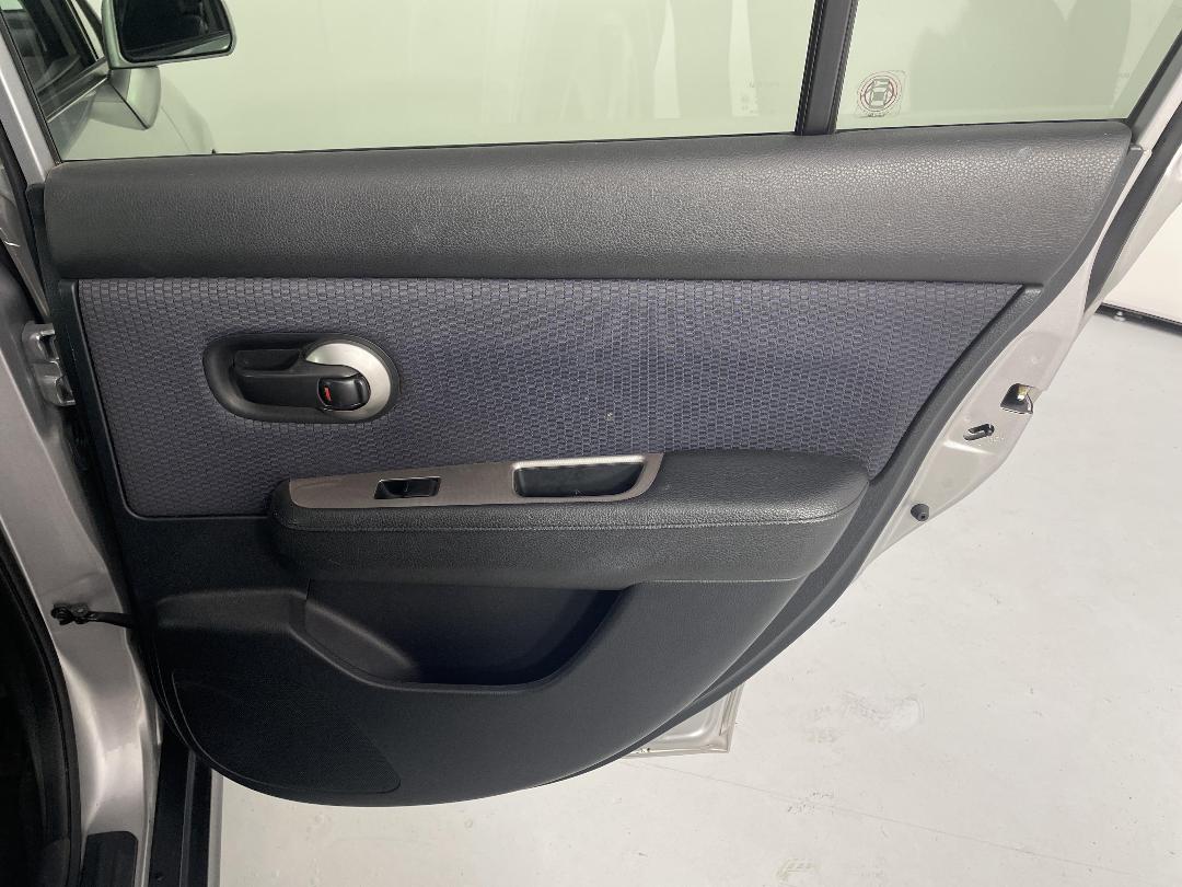 Photo '19' of Nissan Tiida Photo '19' of Nissan Tiida