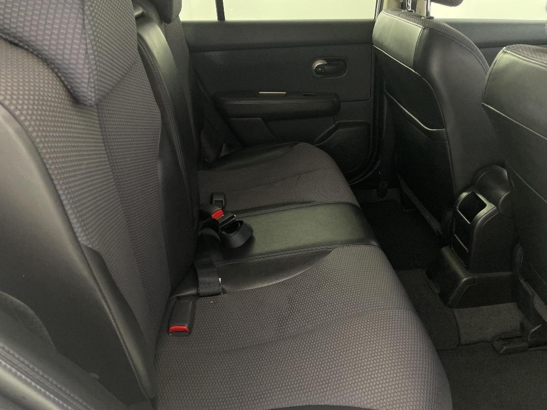 Photo '20' of Nissan Tiida Photo '20' of Nissan Tiida