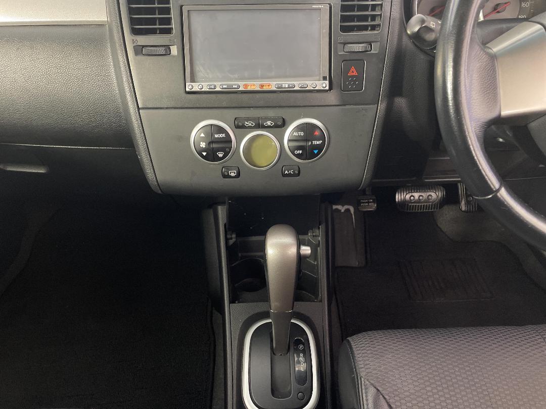 Photo '18' of Nissan Tiida Photo '18' of Nissan Tiida