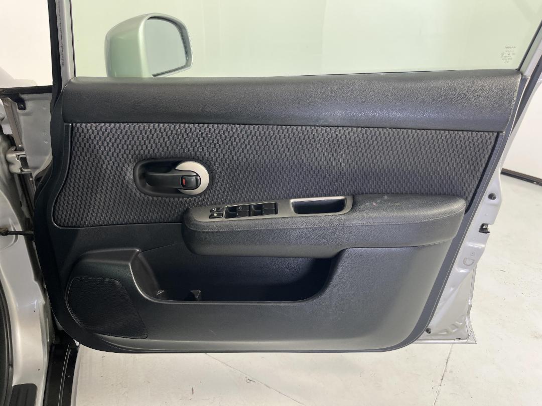 Photo '15' of Nissan Tiida