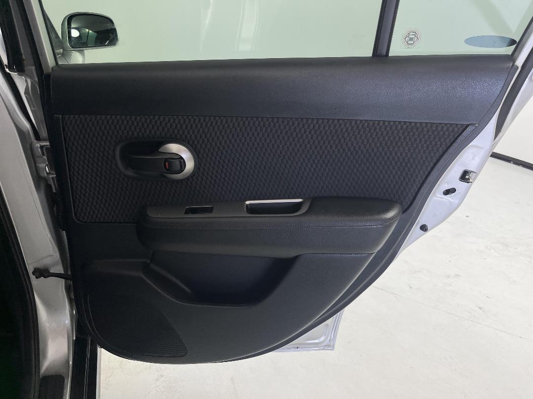 Photo '19' of Nissan Tiida