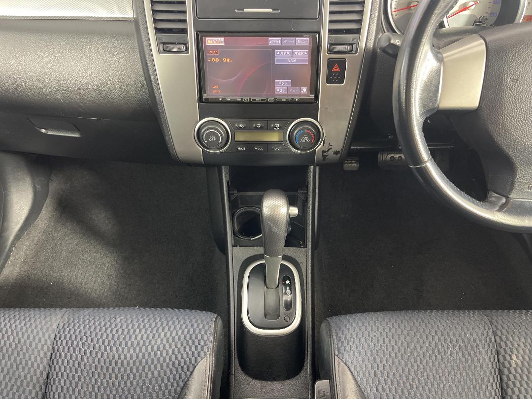 Photo '18' of Nissan Tiida