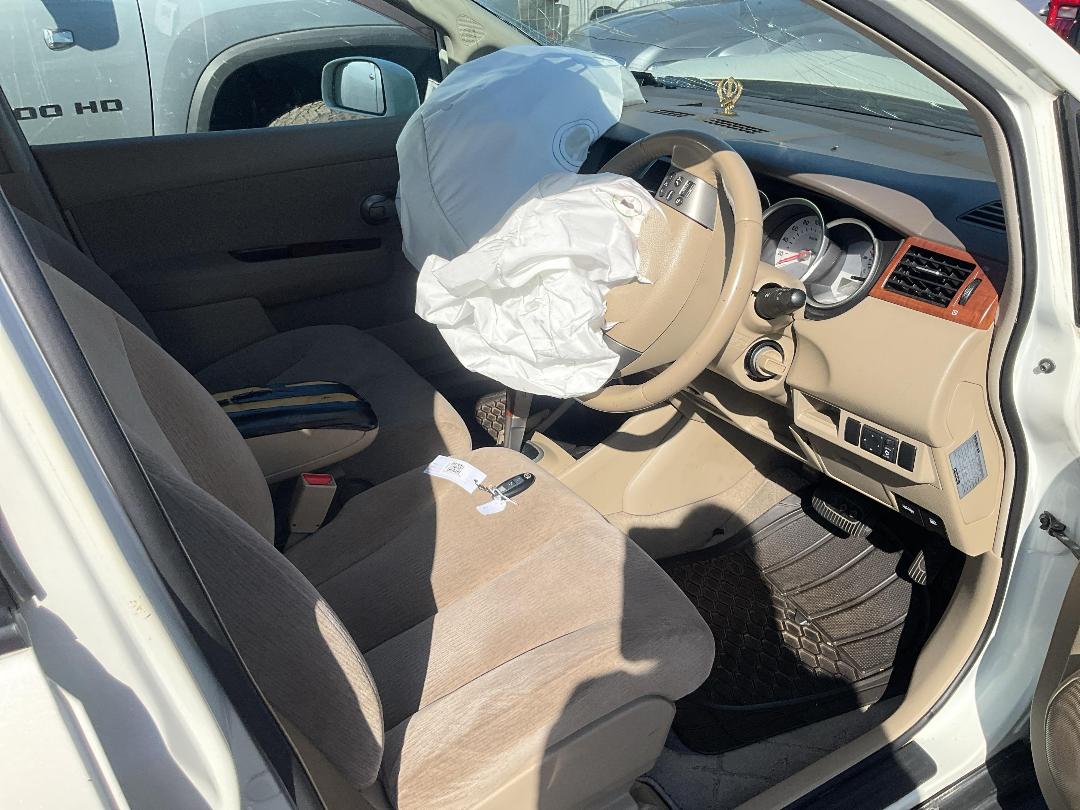 Photo '7' of Nissan Tiida Latio Photo '7' of Nissan Tiida Latio