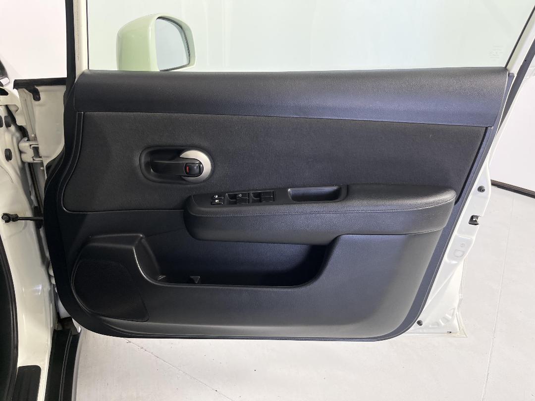 Photo '15' of Nissan Tiida Photo '15' of Nissan Tiida