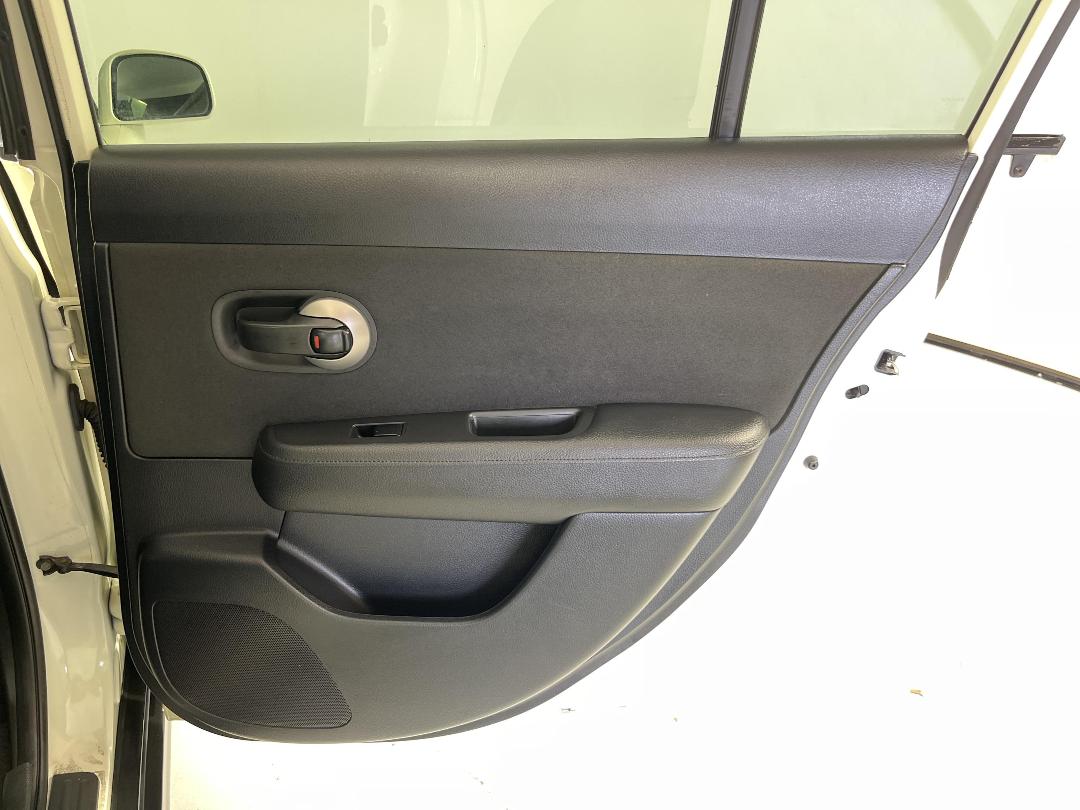 Photo '19' of Nissan Tiida Photo '19' of Nissan Tiida