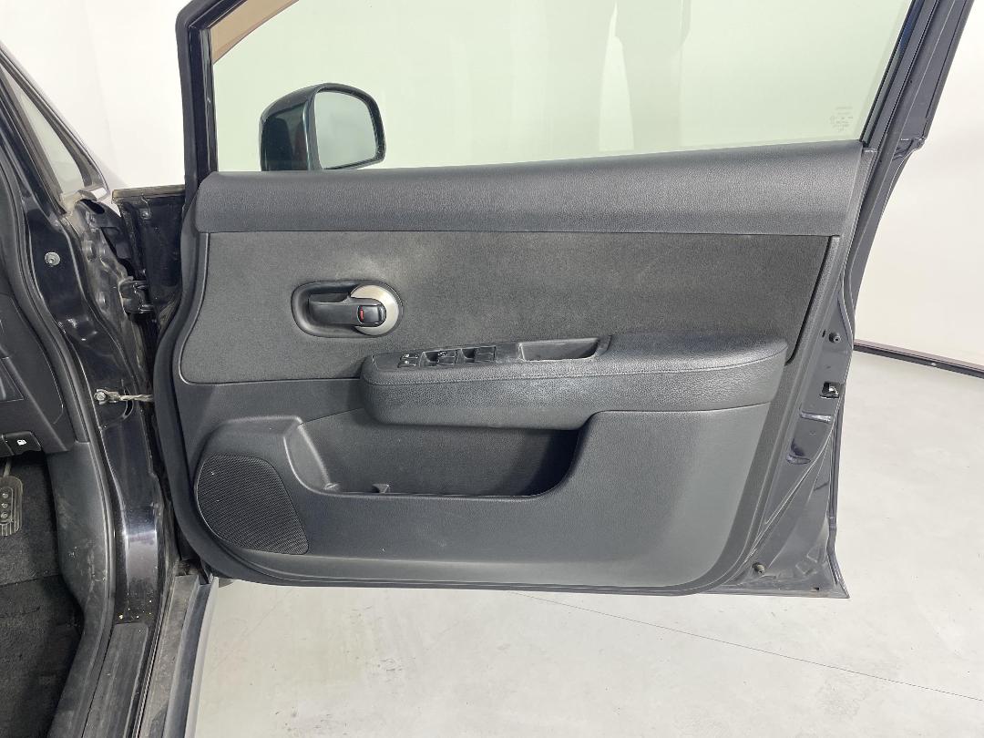 Photo '15' of Nissan Tiida Photo '15' of Nissan Tiida