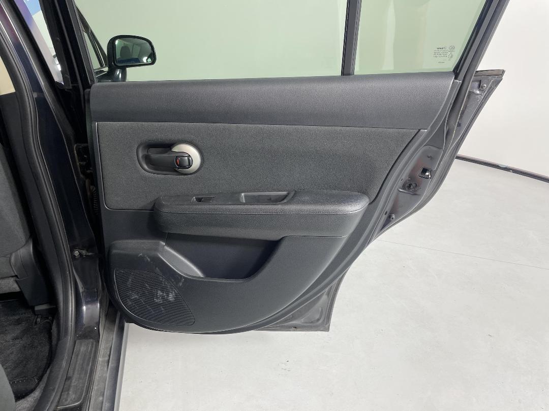 Photo '19' of Nissan Tiida Photo '19' of Nissan Tiida