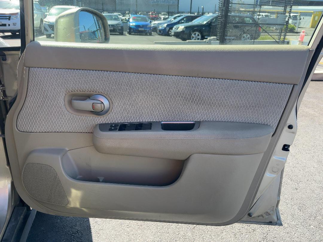 Photo '13' of Nissan Tiida