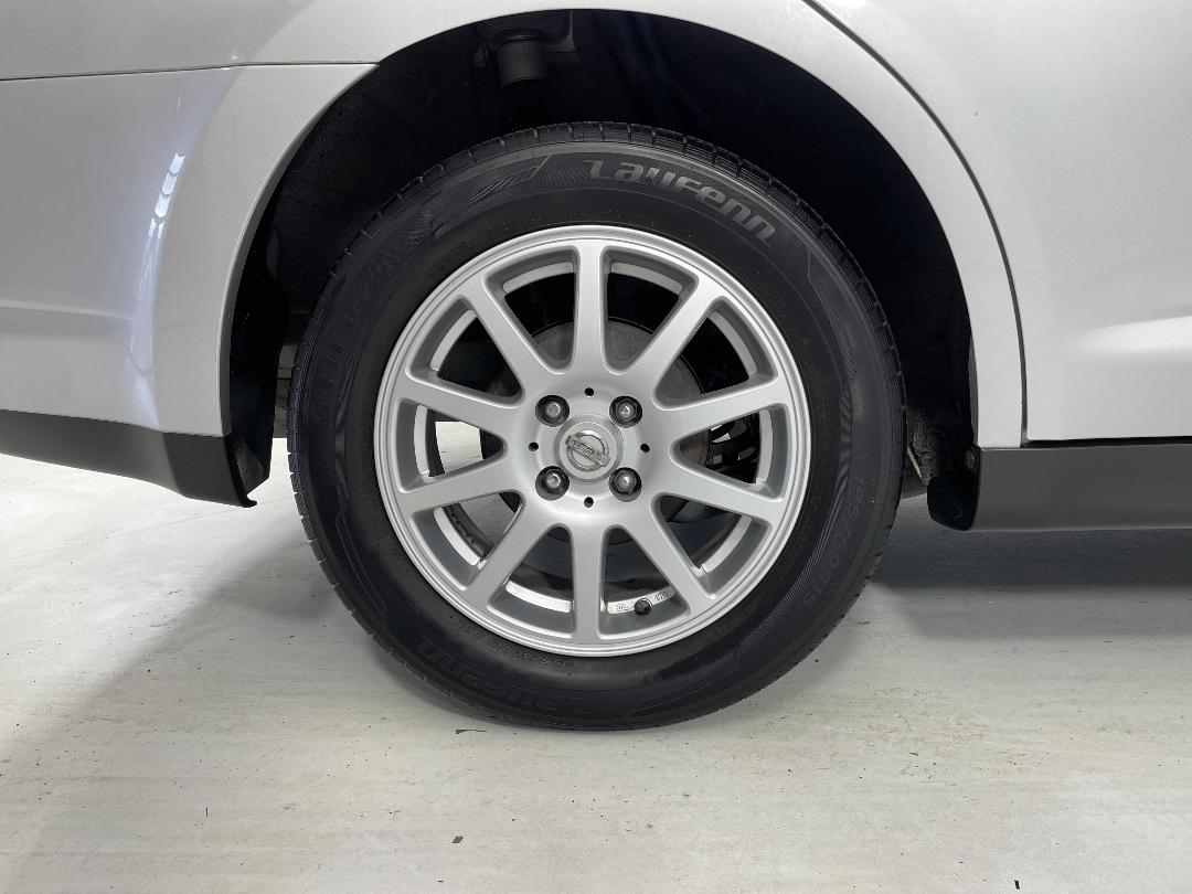 Photo '12' of Nissan Tiida Photo '12' of Nissan Tiida