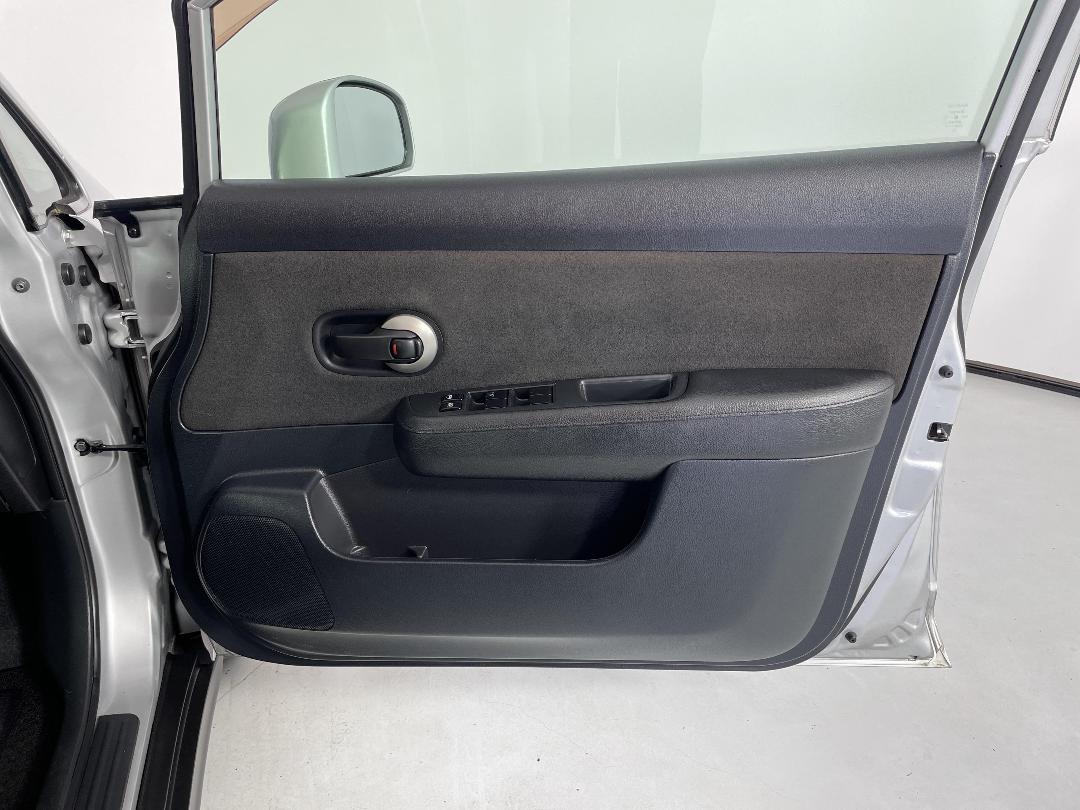 Photo '15' of Nissan Tiida Photo '15' of Nissan Tiida