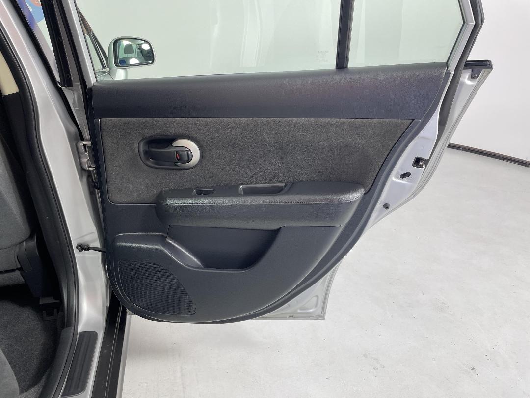 Photo '19' of Nissan Tiida Photo '19' of Nissan Tiida