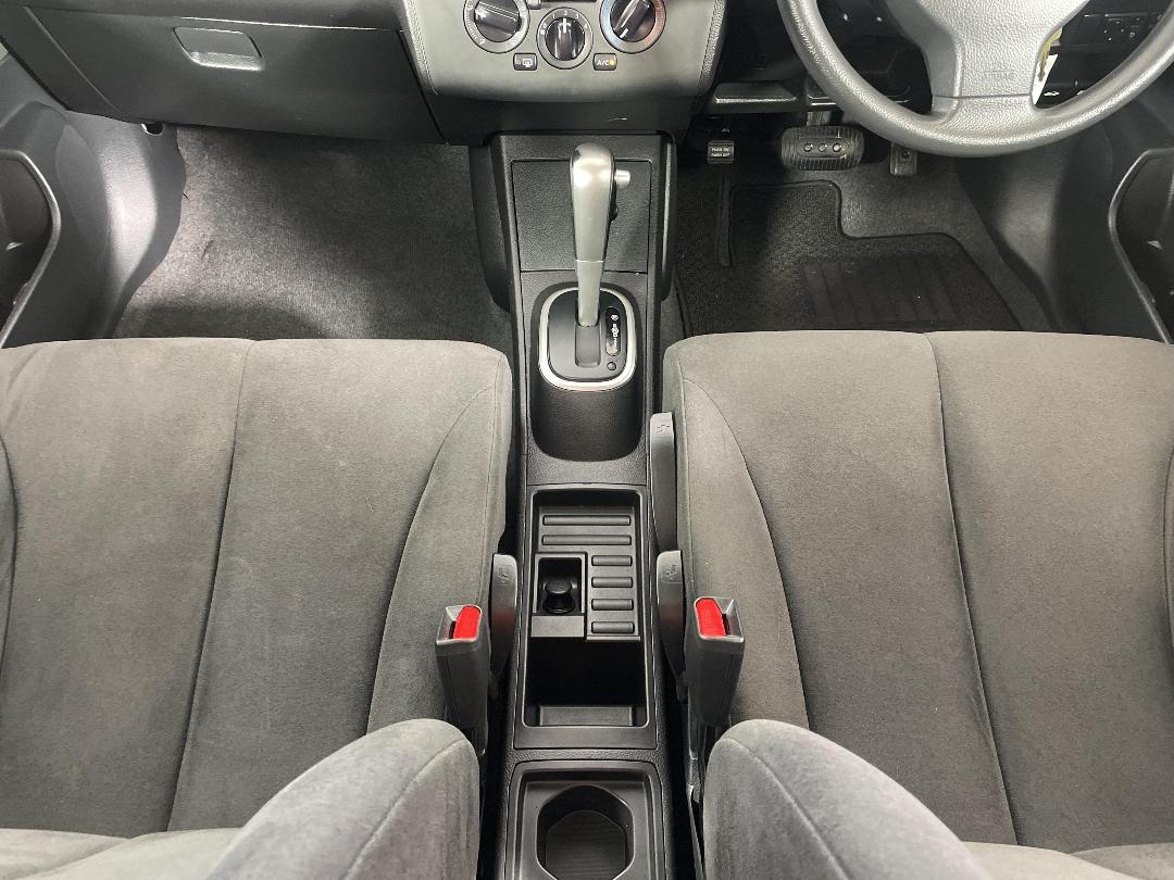 Photo '18' of Nissan Tiida Photo '18' of Nissan Tiida