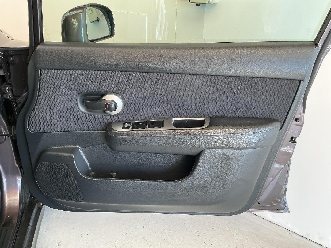 Photo '15' of Nissan Tiida