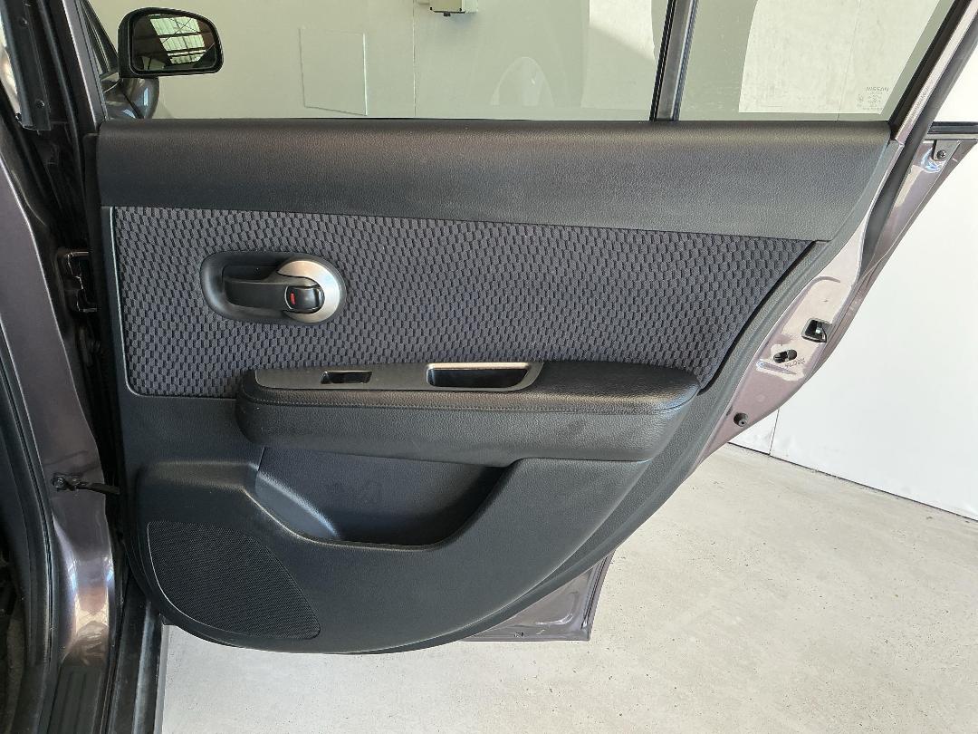 Photo '19' of Nissan Tiida