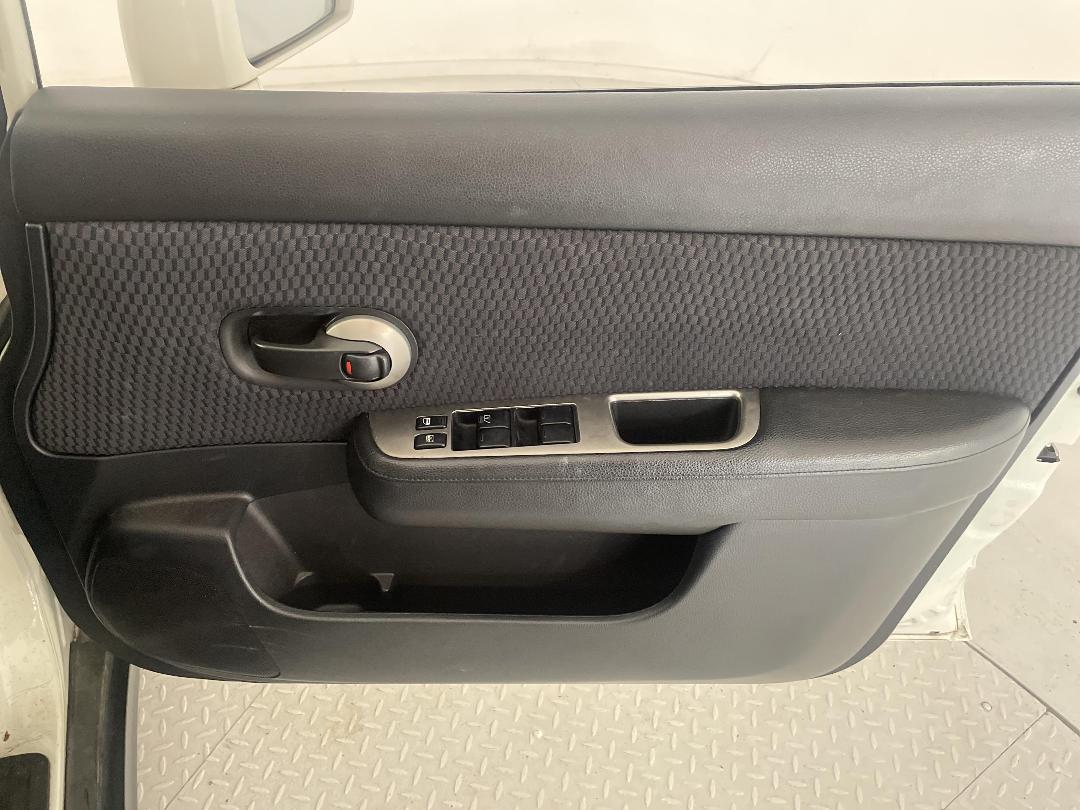 Photo '15' of Nissan Tiida