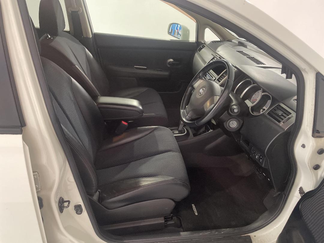 Photo '16' of Nissan Tiida