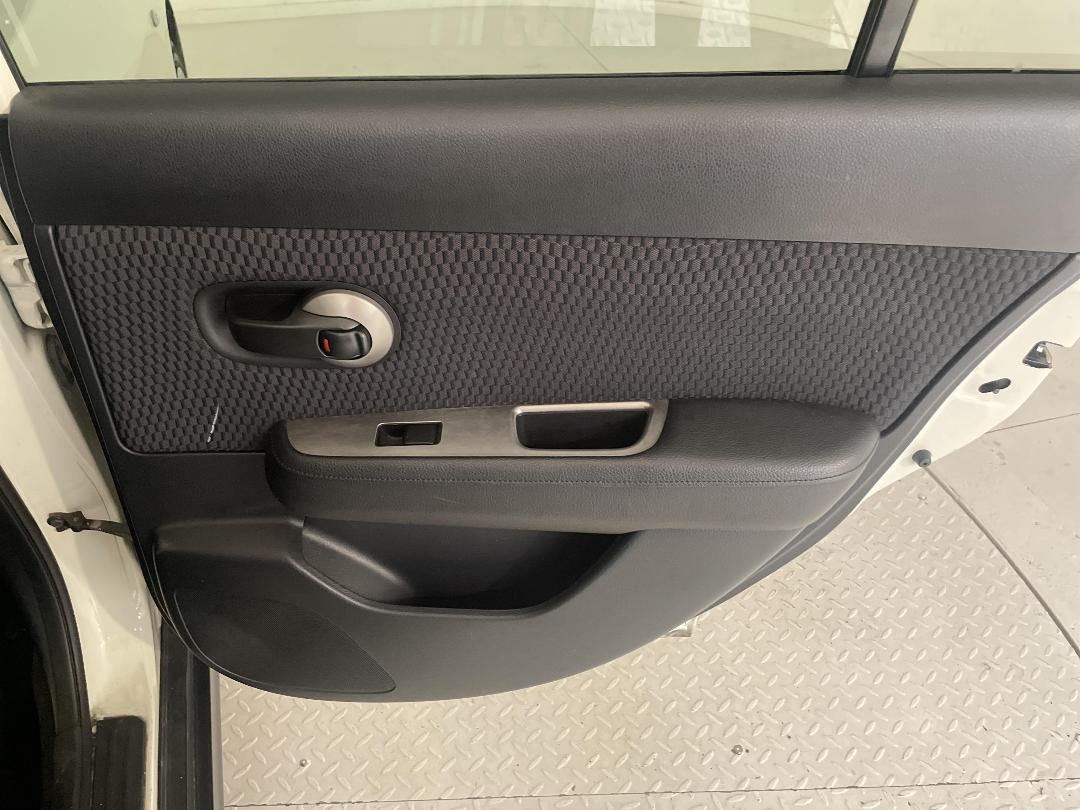 Photo '19' of Nissan Tiida