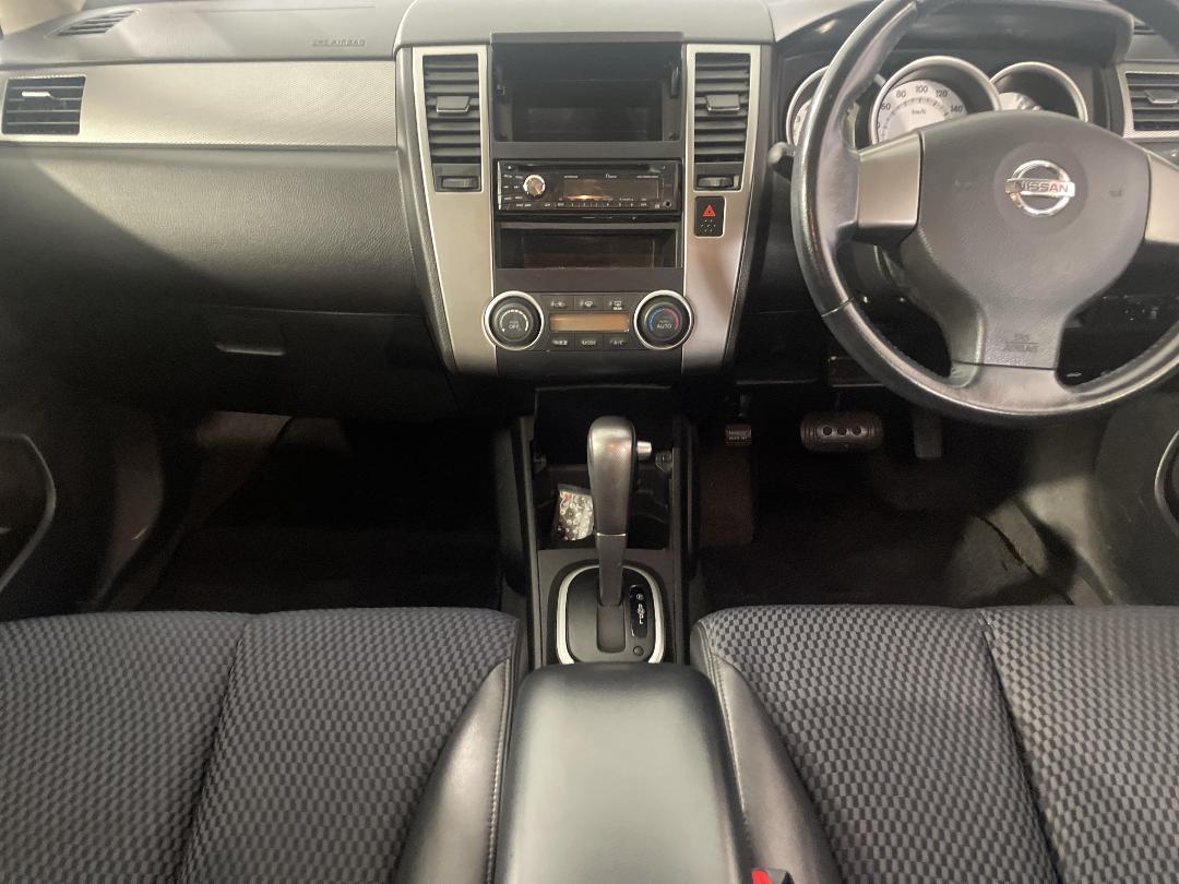 Photo '18' of Nissan Tiida