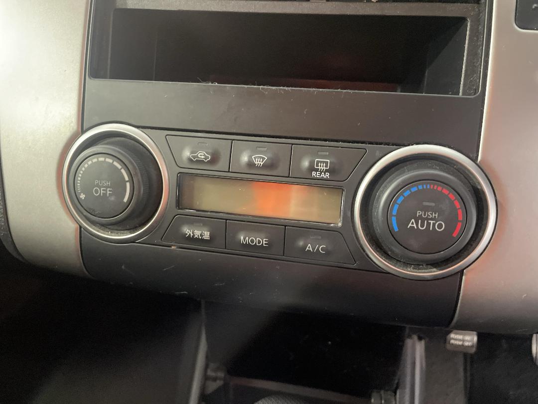 Photo '28' of Nissan Tiida