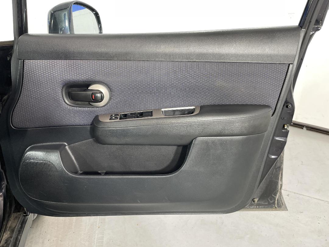 Photo '15' of Nissan Tiida Photo '15' of Nissan Tiida