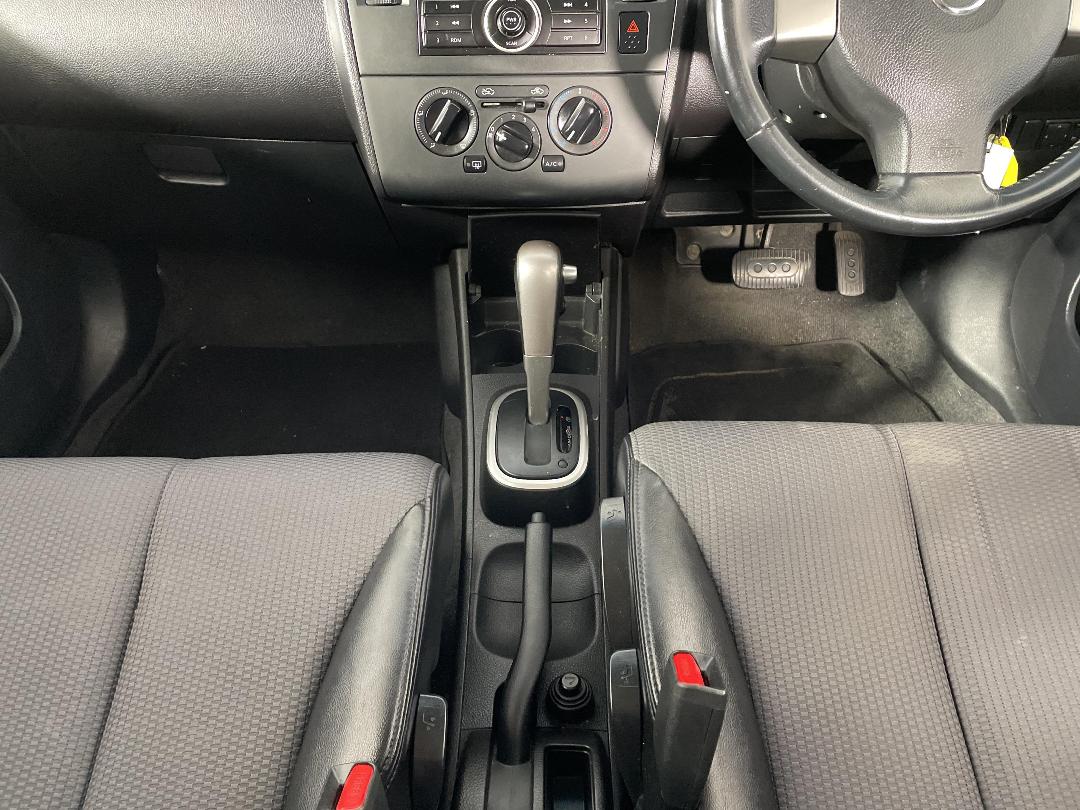 Photo '18' of Nissan Tiida Photo '18' of Nissan Tiida