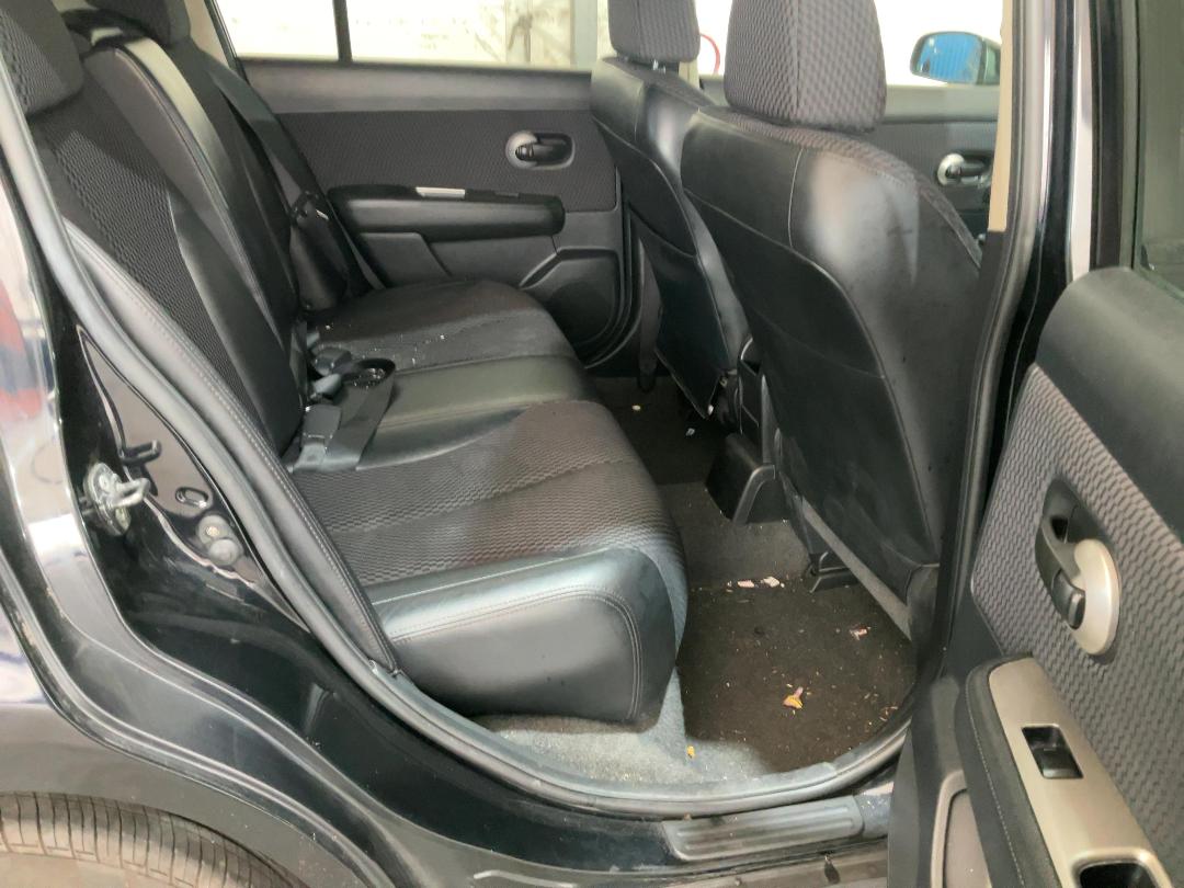 Photo '22' of Nissan Tiida