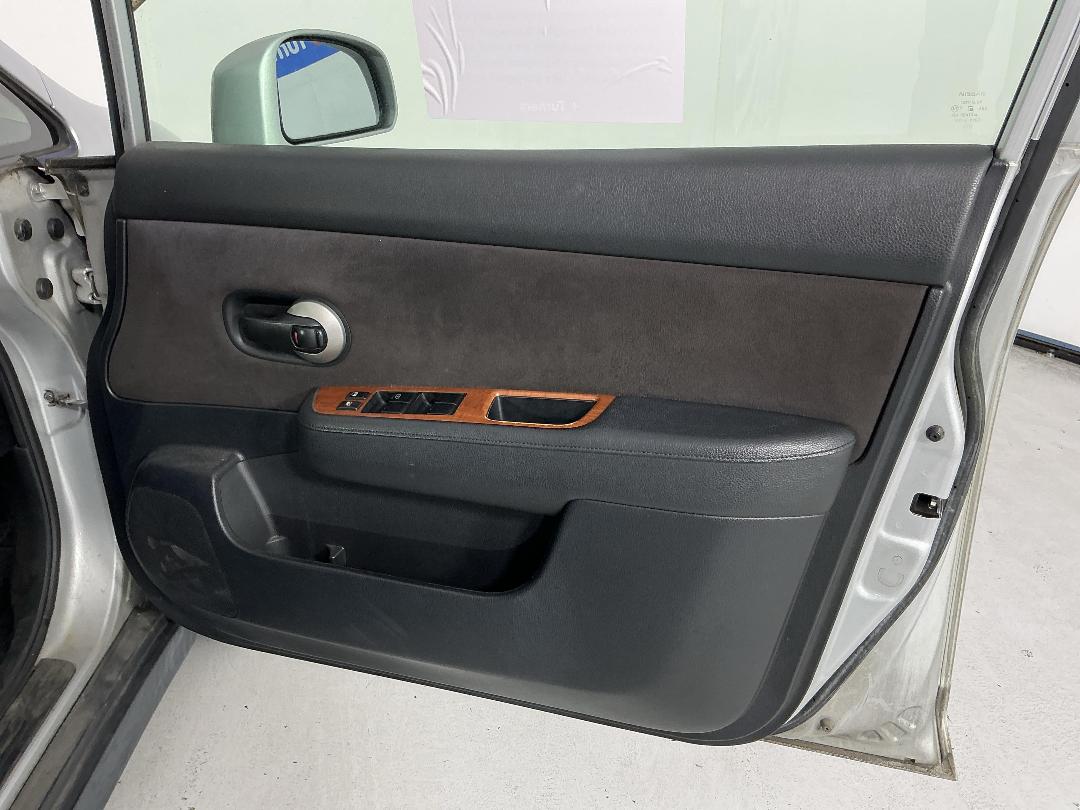 Photo '13' of Nissan Tiida Latio Photo '13' of Nissan Tiida Latio