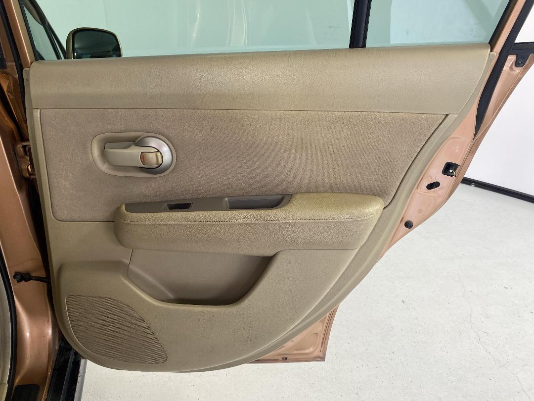 Photo '19' of Nissan Tiida