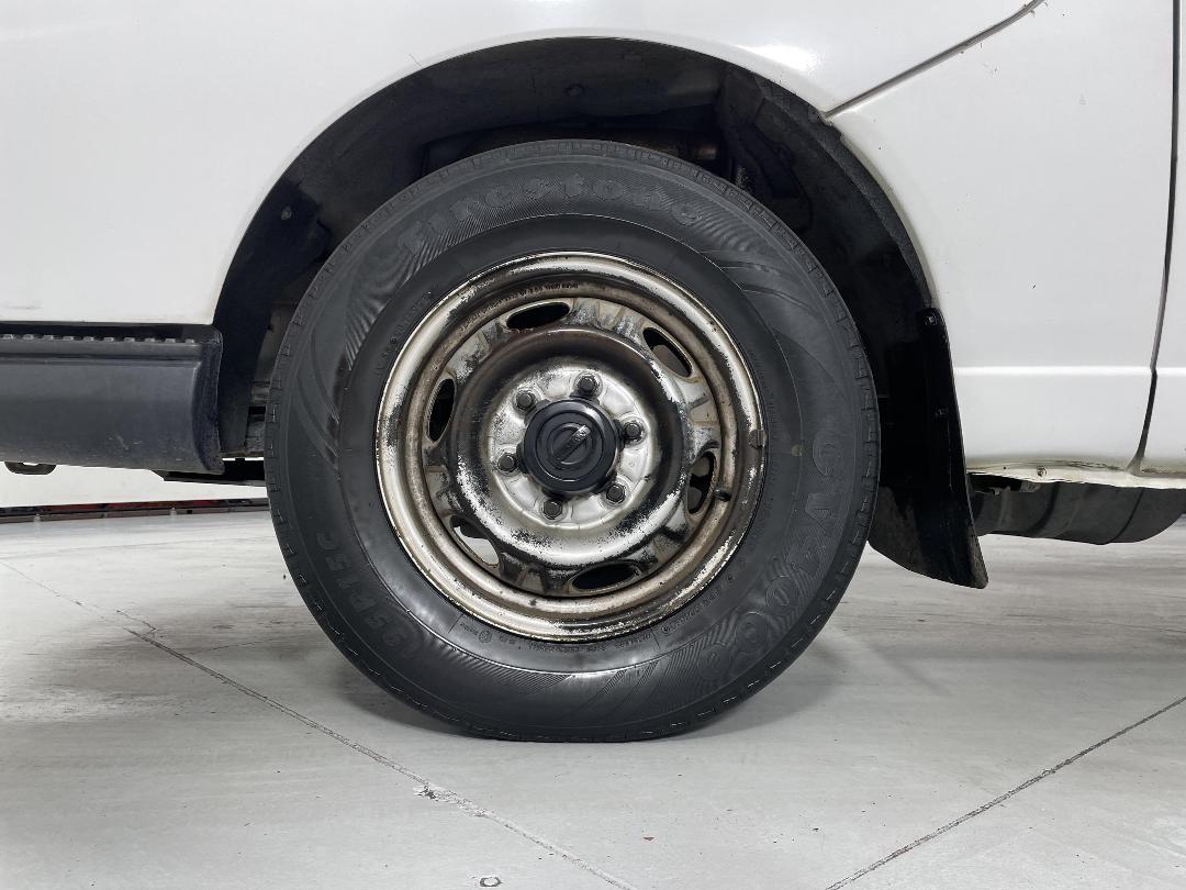 Photo '10' of Nissan Urvan