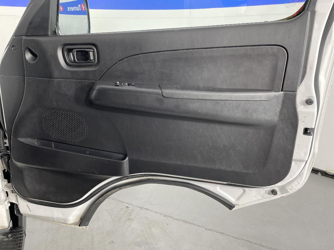 Photo '15' of Nissan Urvan